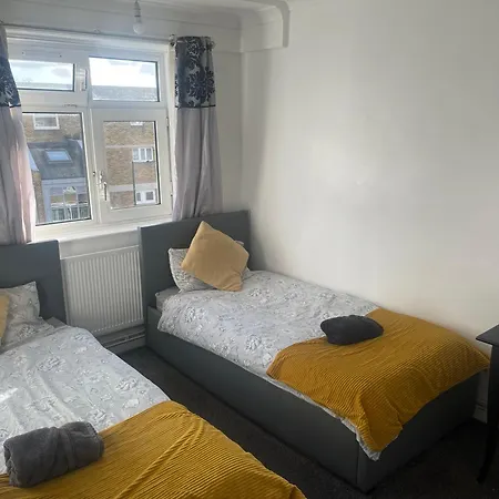 London Budget Maisonette
